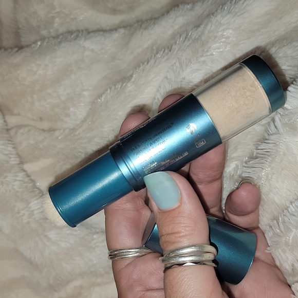 Colorescience brush on powder 50spf sunscreen - Picture 5 of 6